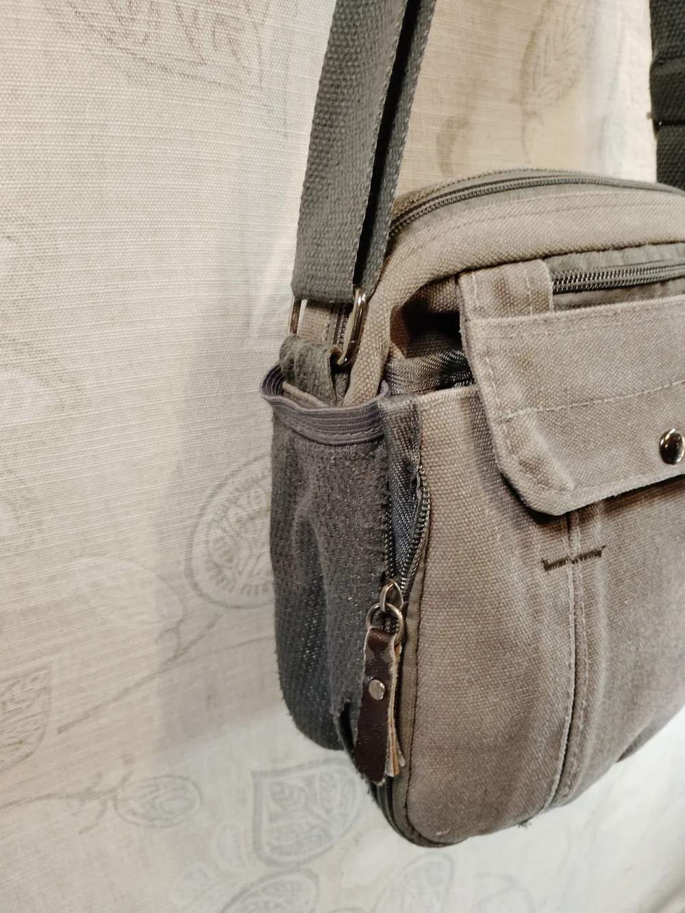 The Unbranded Brand neutral grey
